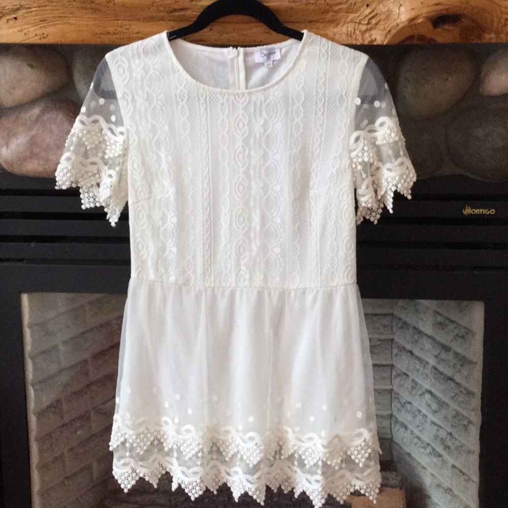 Lace Detailed Boho Style Top NWT Size M